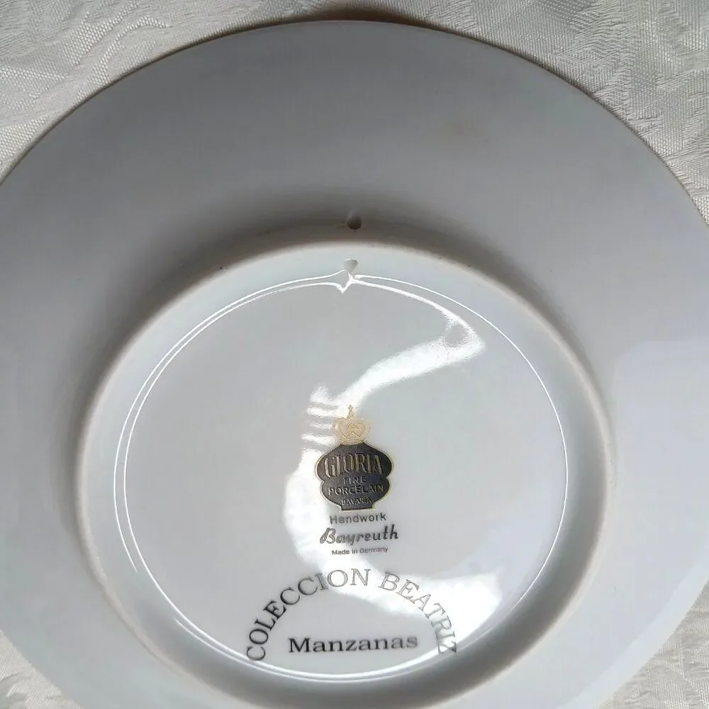 Gloria Fine Porcelain Handwork Coleccion Beatriz Manzanas Decorative Wall Plate